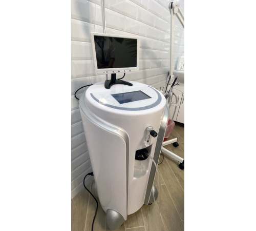 Аппарат газожидкостного пилинга и кислородотерапии 8 в 1 "Октет"СН-544 v8